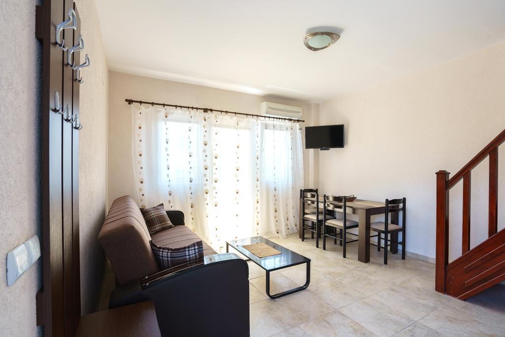 Apartments Lora Bar Exterior photo